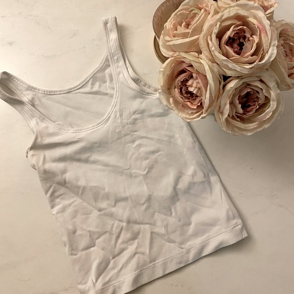 Lululemon White Tank - Cropped Sz 4 ☁️🤍